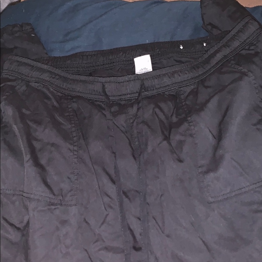 Drawstring warm-ups - Picture 2 of 3